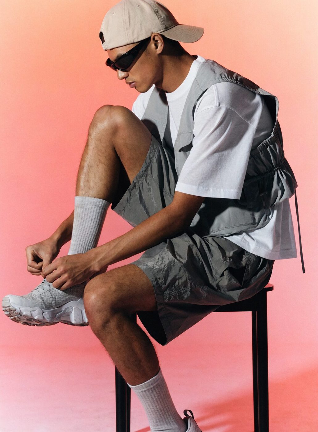 Fotografía de calzado deportivo de alta gama con IA — Krea